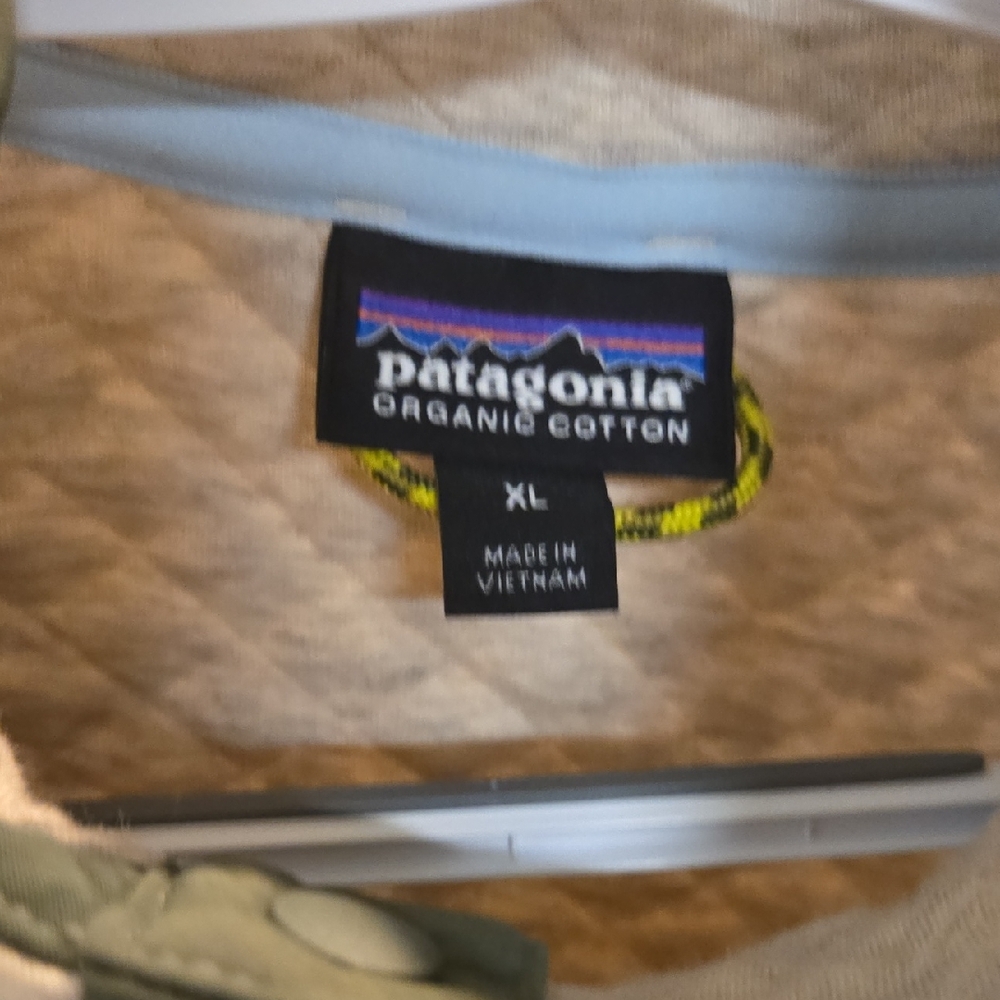 Patagonia Quilted Pullover Sweatshirt in Light Beige with Olive Trim - Picture 3 of 4